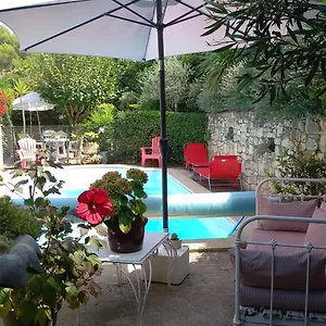 Bed & Breakfast La Sapiniere -chambres Climatisees, Buisson